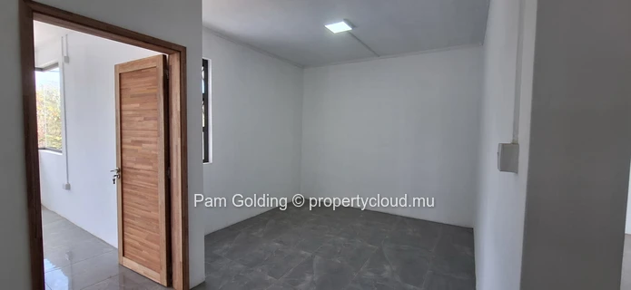 Maison neuve de 5 chambres à vendre – Pointe aux Sables