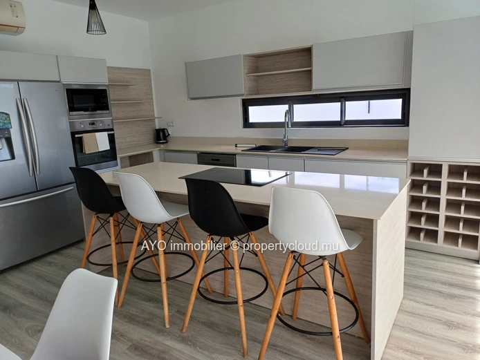 Exclusive property on sale -modern 4 beds home with pool in Pereybere