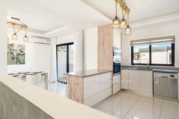 Beachfront Penthouse with Sea View – 3 Bedrooms – Flic en Flac