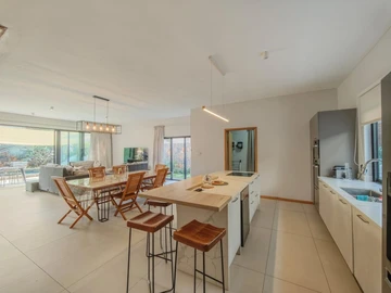 5 Bedroom Villa