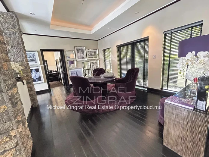 A serene haven with golf and sea view!