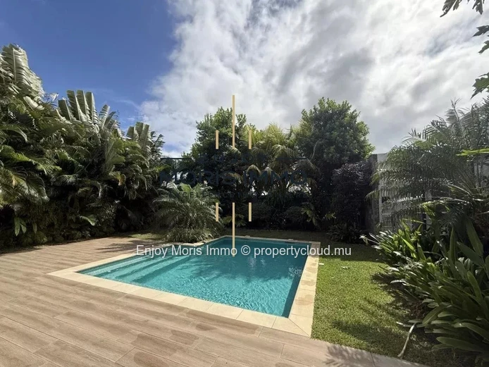 Villa contemporaine de prestige à louer à Grand Baie – 4 chambres | Piscine privée | Résidence sécurisée | 300 m²