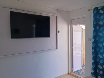 6 Bedroom Apartment