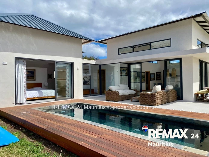 Bright Single-Storey Villa with Pool & Garden in Tamarin