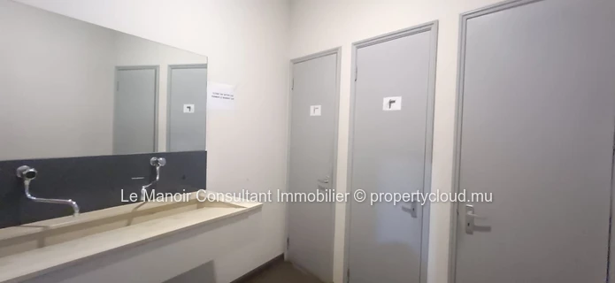 Batiment Industriel avec Bureaux