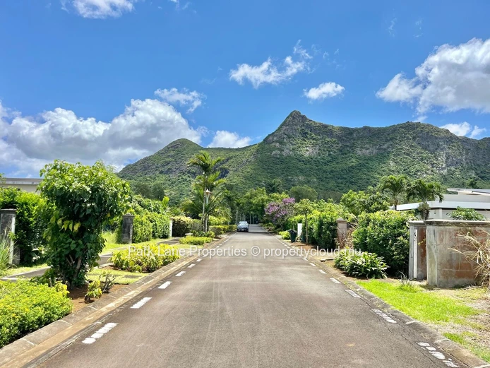 A Prime Residential Plot in the Heart of Moka’s Thriving Landscape