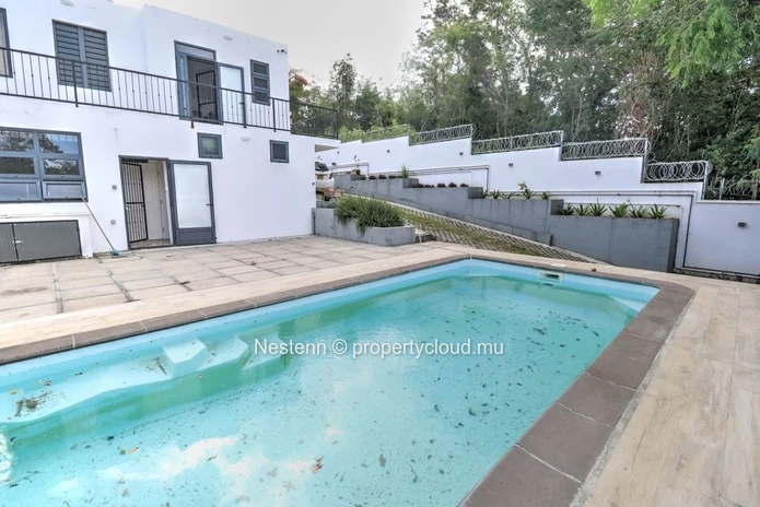 Charming studio with garden and pool