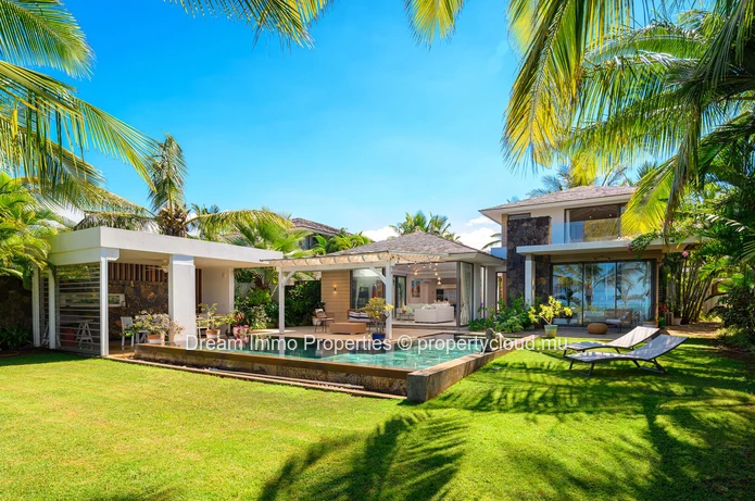 Stunning Beachfront Villa In A Golf Resort In Azuri Village - Mauritius