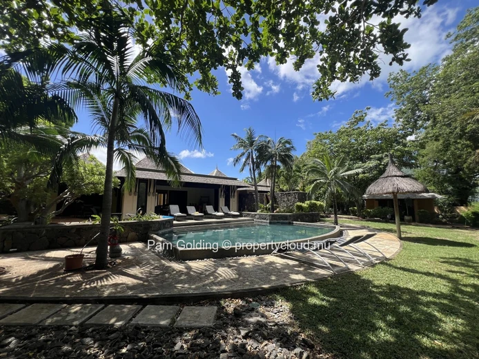 Villa de 5 Chambres au Tamarina Golf Estate – Accès au Beach Club & Cottage Indépendant