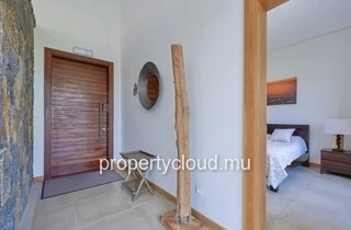 A vendre magnifique villa dans une residence accessible aux etrangers à Grand Baie, La Salette.