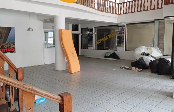 Emplacement commercial - 150m2 - Port Louis - Ref. EM79036LO