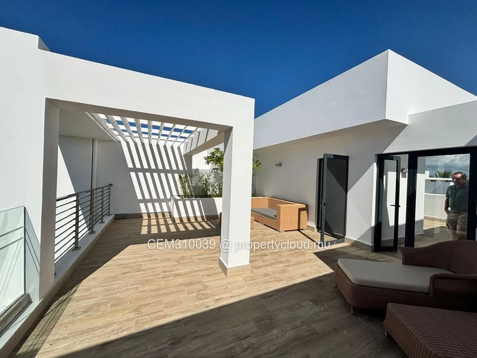 FOR SALE, Elegant Coastal Townhouse | Sea View | Accessible to Foreign Buyers