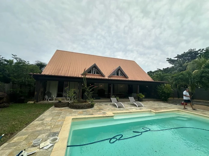 Villa à louer à Rivière Noire – Île Maurice | Résidence sécurisée avec accès mer
