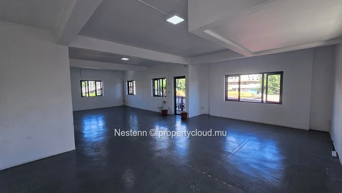 Commercial building of 223m2