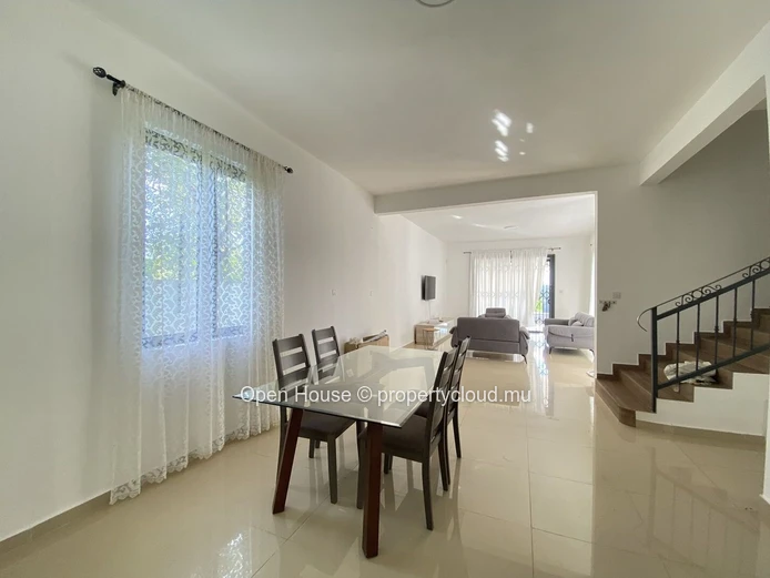 Villa meublée 3 chambres avec piscine à louer à Péreybère