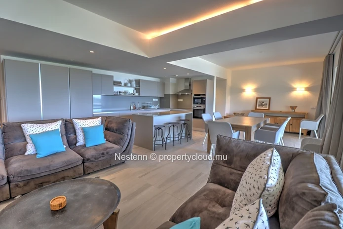 Appartement moderne de 3 chambres avec piscine privée et un accès direct plage 