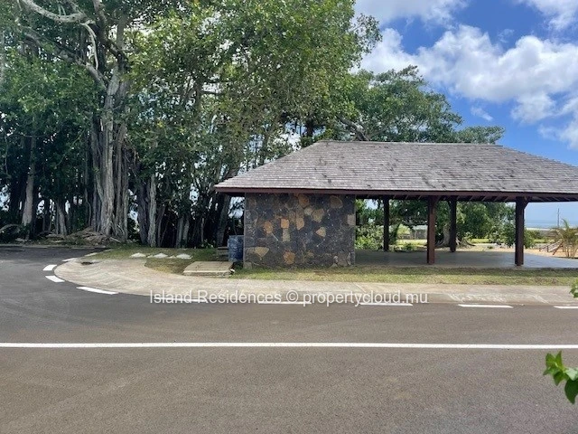 Terrain de 1073m2 dans un morcellement sécurisée à Mont Piton