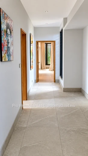 Magnifique et exclusive villa neuve à vendre dans le réputé Anahita Golf Resort, Beau Champ.