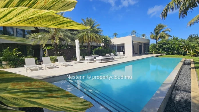 Exclusive designer villa with 5 bedrooms and breathtaking mountain views 