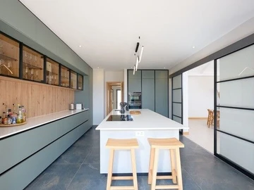 5 Bedroom Villa