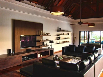 6 Bedroom Villa