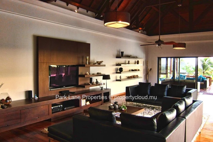 Luxueuse villa 6 càc dans domaine privé avec hôtel 5* en front de mer