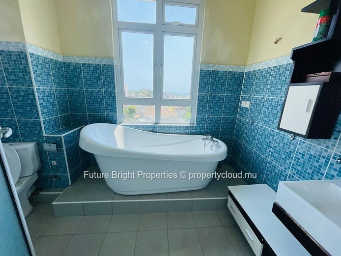 Penthouse À Vendre À Beau Bassin – Superbe Vue Sur Les Montagnes