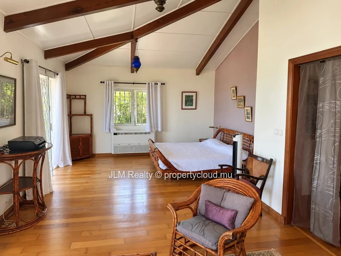 Villa d’exception à louer à Rivière Noire, Île Maurice – Vue panoramique sur Le Morne et l’océan