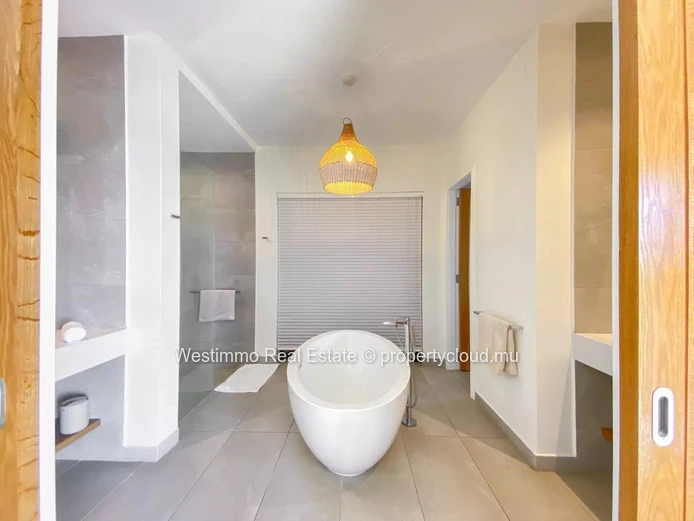 PEREYBERE - Exceptional luxury short-term beachfront rental (price per night)