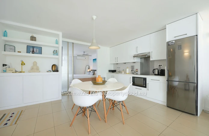 Appartement R+2 Trou aux Biches / Mont Choisy — 1 chambre, 70m², piscine, plage à pied, meublé & équipé