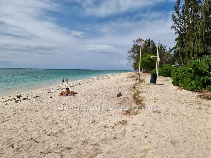 3-bedroom apartment, 5 minutes walk from Flic en Flac beach