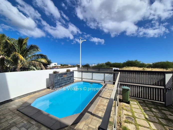 3 Bedroom duplex with private pool and rooftop for sale