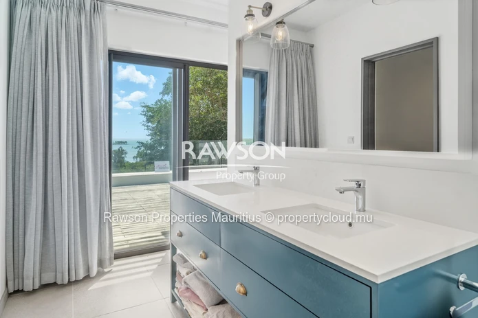 3 En-Suite Bedroom Penthouse | Sea View | Private Pool | Saint-Antoine
