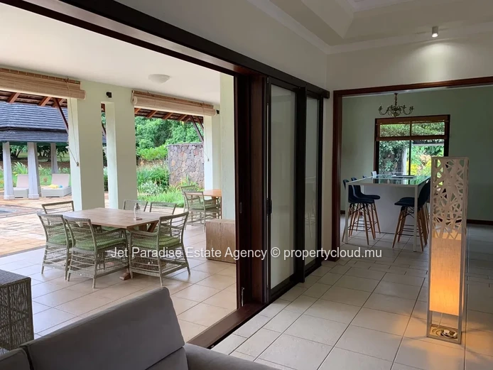Villa with 4 Bedrooms, Pool & Parking (Furnished & Equipped)