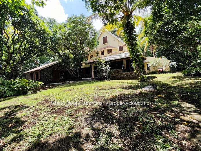 Charme d'Antan & Sérénité Absolue : Une maison de 3 chambre à Ferré, Mapou (Mandat exclusif)