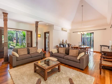 5 Bedroom Villa