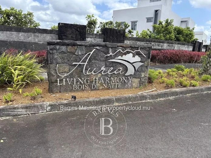 Côte d'Or / Highlands - Residential Plot of Land for Sale - 1,596.79 sqm