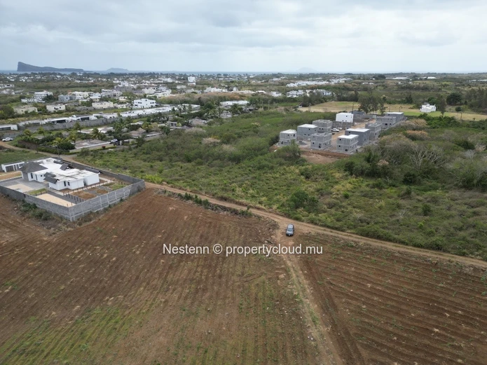 Residential land of 633m2 close to chemin 20 pieds