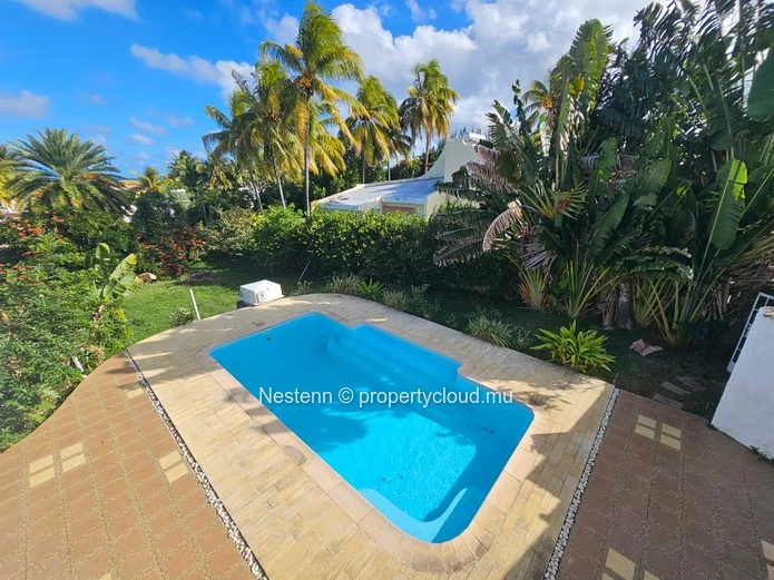 Charming 4-Bedroom Family Home with Pool – Walking Distance to Blue Bay Beach