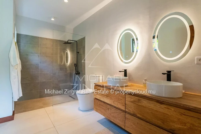 Elegant Contemporary Golfside Villa - Bel Ombre