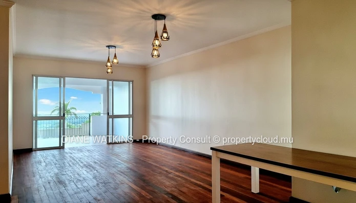 Appartement moderne à vendre à Floréal avec balcon et vue panoramique.