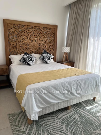 Beachfront Penthouse in Pointe aux Piments - 2BR, Pool & Sea View