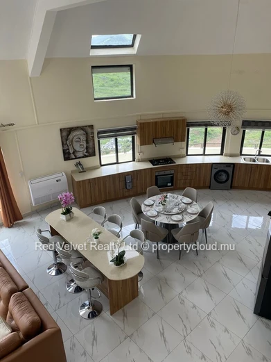 Penthouse de luxe 4 chambres avec vue sur l'océan et grande terrasse – Flic en Flac | Rs 80,000