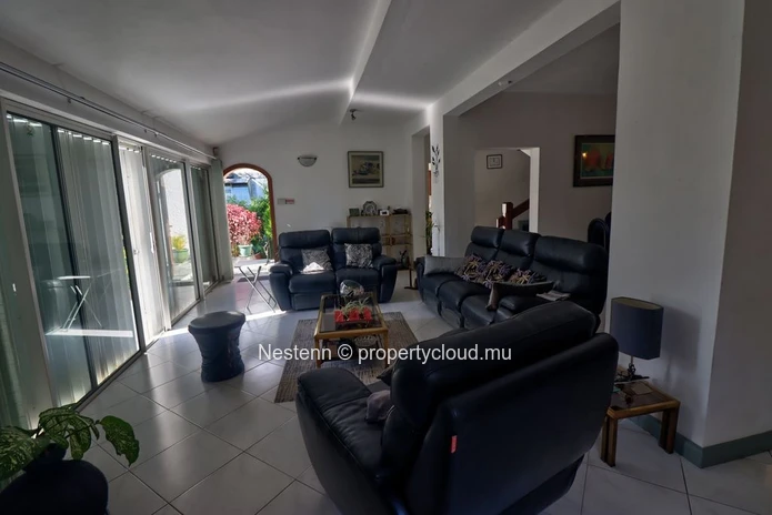 Spacieuse villa traditionnelle en triplex à Sodnac avec 4 chambres, vue sur la mer et la montagne, proche des commodi...