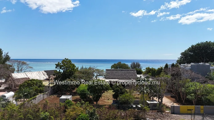 Penthouse with panoramic sea view and rooftop swimming pool
