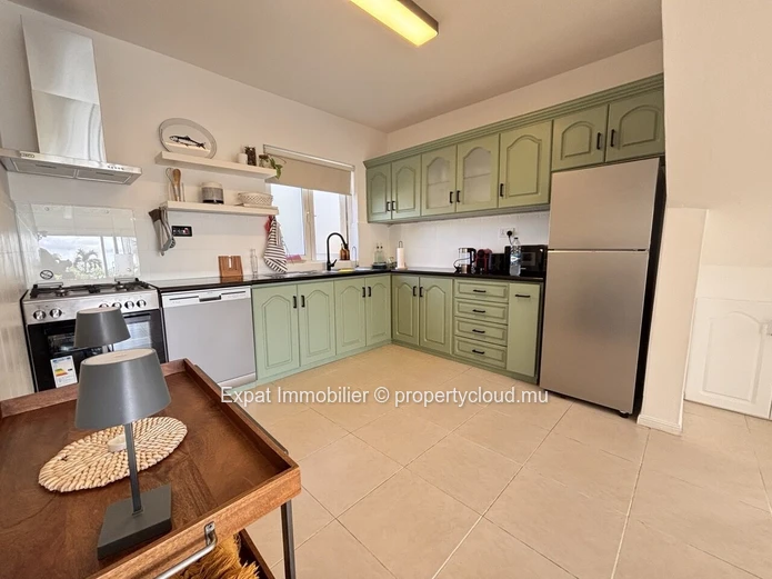 Contemporary 3-Bedroom Duplex Overlooking The Lagoon And Coin De Mire – Calodyne