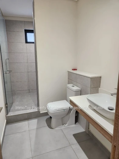 Appartement de 3 chambres au centre de QUATRE BORNES, proche de la station de métro Victoria