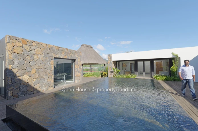 Apartment in Rivière Noire, Tamarin, 180m², 3 bedrooms, swimming pool, seaside, accessible to foreigners;