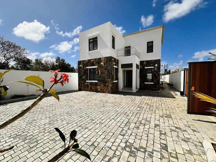 A Spacious Family Villa In Pereybere