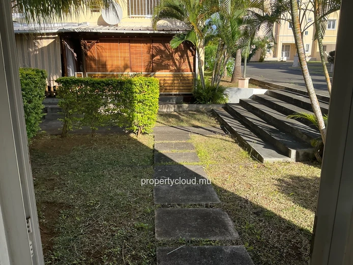 A VENDRE, Melville ( Grand Gaube), duplex de 2 chambres dans complexe sécurisé